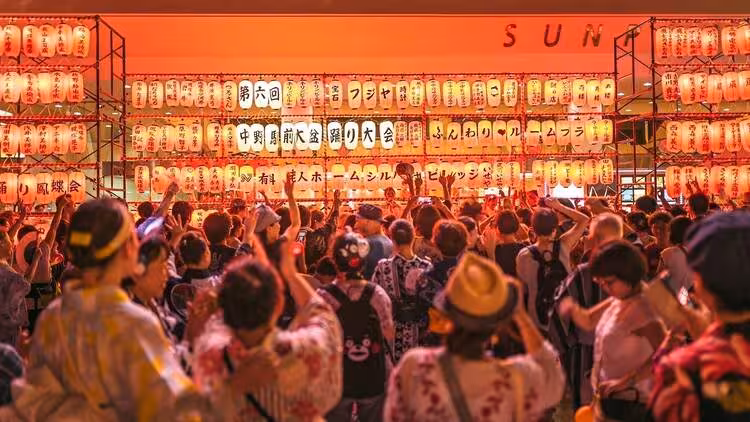 東京夏日祭夜景與人潮